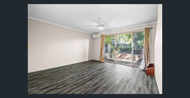 Contemporary Townhouse.. - Photo 1