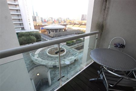 Three Double Bedroom, Two Bathroom Apartment- Canary Wharf, E14 - Photo 4