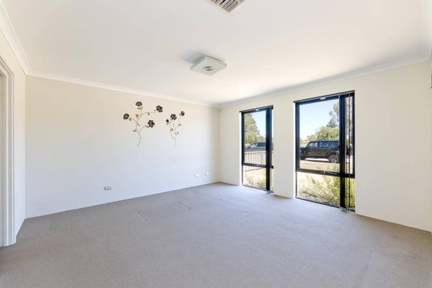 Street-Front 4x2 Comfort Opposite Parkland Living - Photo 1