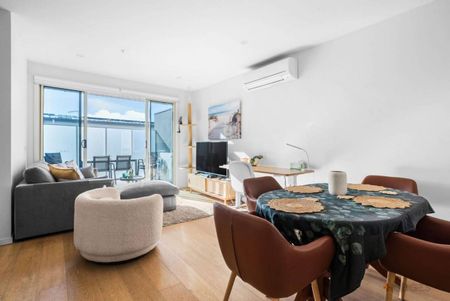 FULLY FURNISHED | UTILITIES INCLUDED | 6 MONTH LEASE - Photo 4