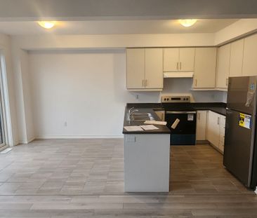 For Lease - 7432 Baycrest Common, Niagara Falls, Ontario - Photo 6