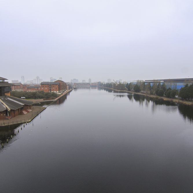 WATERQUARTER CARDIFF BAY FURNISHED TWO BEDROOM PENTHOUSE WITH BALCONY AND WATER VIEWS - Photo 1