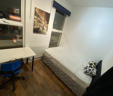 Room in a Shared Flat, Denmark Hill, SE5 - Photo 2