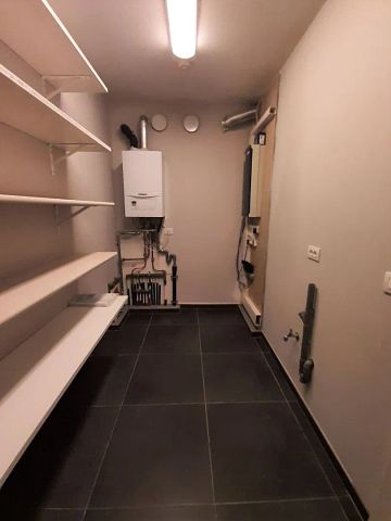 Prachtig appartement op de derde verdieping met 3 slaapkamers, midden in het centrum gelegen! - Foto 2