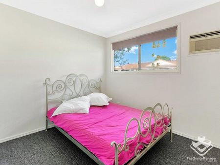Fully air conditioned, Sunnybank Hills State School catchment, rent includes water and front hedging - Photo 2