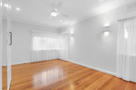 44 Grenville Road, Hampton. - Photo 3