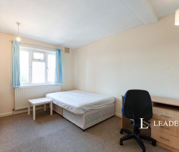 4 bedroom flat to rent - Photo 3