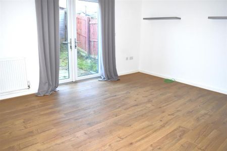 3 bedroom townhouse to rent - Photo 3