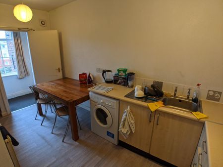 3 bedroom flat to rent - Photo 2
