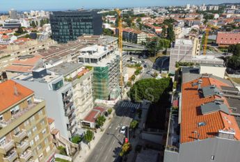 Apartamento T1 com varanda - Novo - Casa da Musica - Rotunda Boavista