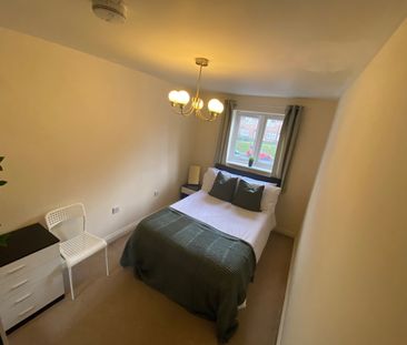 Eastleigh - 6 bed professional houseshare - Photo 1