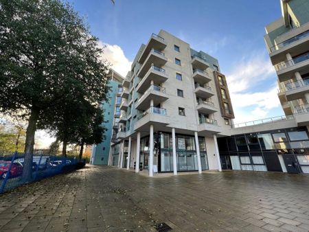 2 Bedroom Flat / Apartment - Ocean Way, Southampton - Photo 2