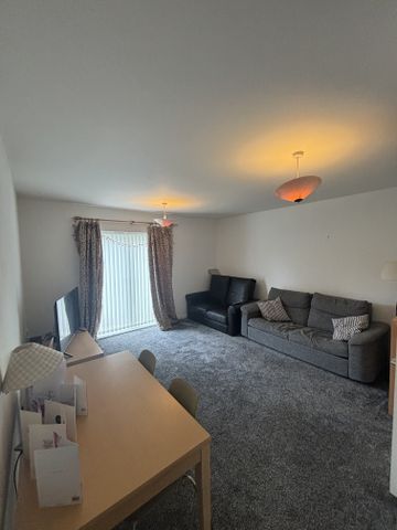 FLAT 3, 9 HEELEY ROAD - Photo 2