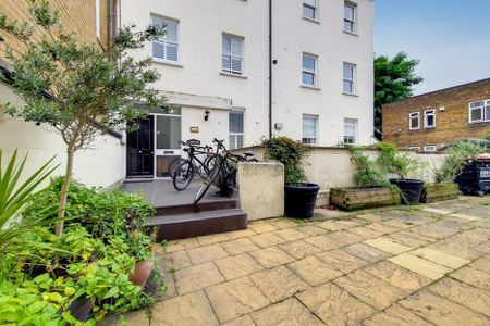 St John's Hill - Photo 2