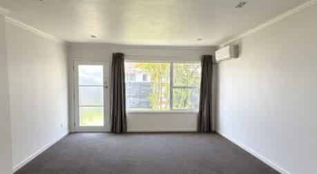 Cosy and sunny two-bedroom unit, tucked away in a quiet, leafy neighbourhood. - Photo 1