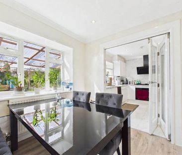3 bedroom end of terrace house to rent - Photo 2