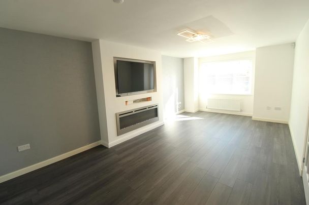 4 bedroom detached house to rent - Photo 1