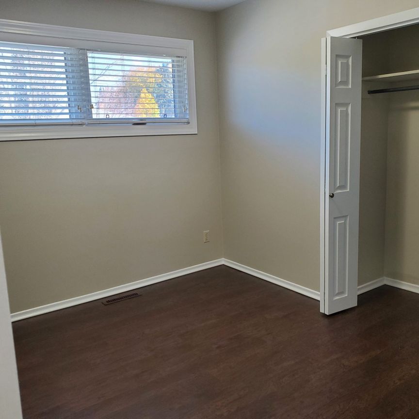 2106 LOUISE AVENUE - Photo 1