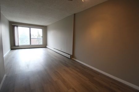 205 Heritage Drive SE, Calgary - Photo 5