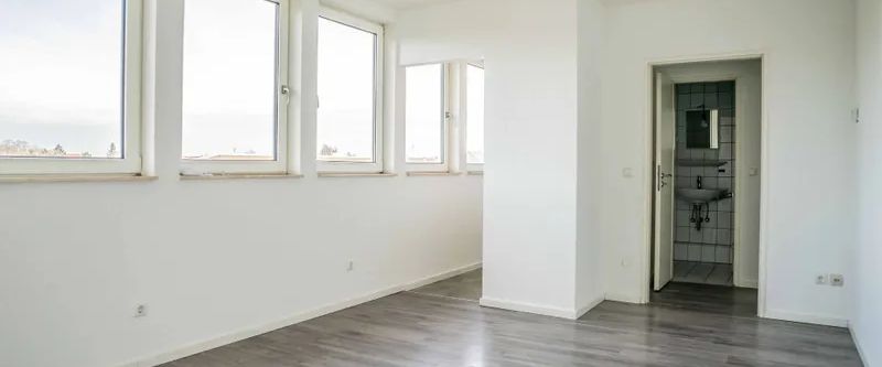 Nettes Dachgeschoss-Appartement mit Einbauküche und Aufzug in ruhiger Lage - Foto 1