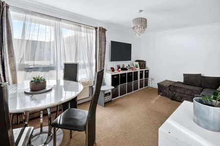 Fountains Garth, Bracknell, RG12 - Photo 3