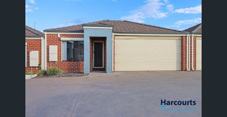 Easy, Low-Maintenance Living in a Stylish Modern Home - Photo 5