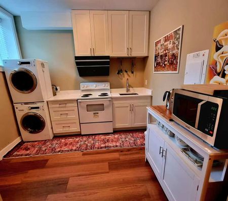 Beautiful & Large Two Bedrooms Suite - Photo 5