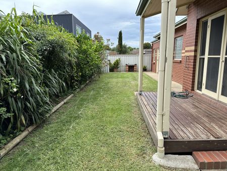 2 / 27 Sobraon Street, SHEPPARTON VIC 3630 - Photo 2