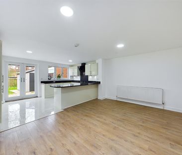 3 bedroom semi-detached house to rent - Photo 6
