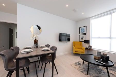 Compass House, Camberley, Surrey, GU15 - Photo 3