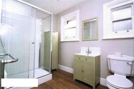 Bedroom Maisonettet Floor In Cranleigh, GU6 - Photo 4