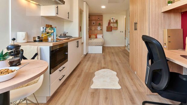 Platinum Studio - Photo 1