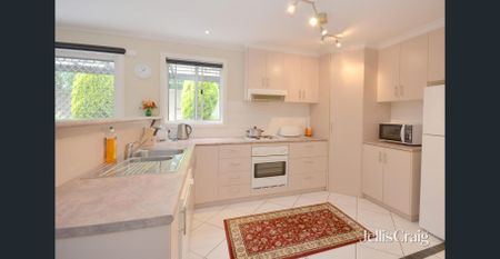 Low maintenance townhouse, in peaceful location - Photo 4