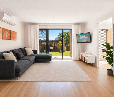 Largest Townhouse in the Complex – Spacious & Renovated! - Photo 2