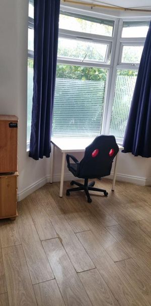 1 bedroom in a house share to rent - Photo 2