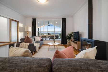 Elevated Family Home In East Albury - Photo 4