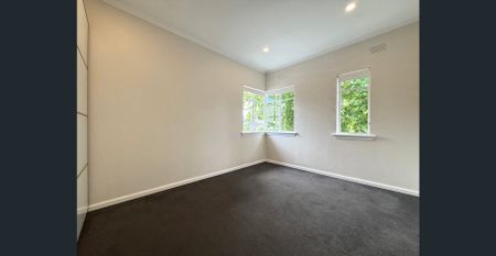 Modern Comfort and Convenience in a Blue-Chip Camberwell Pocket - Photo 3