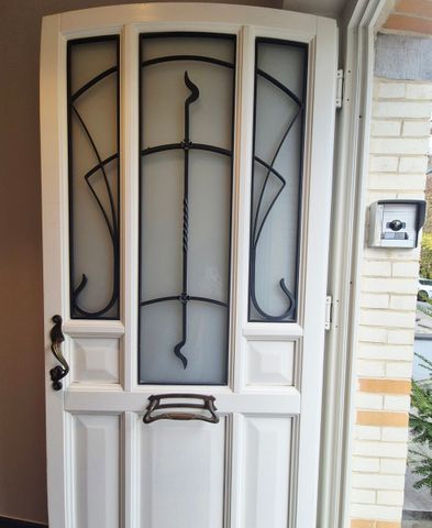 Exceptionally charming, RENOVATED house in a quiet street - Photo 3