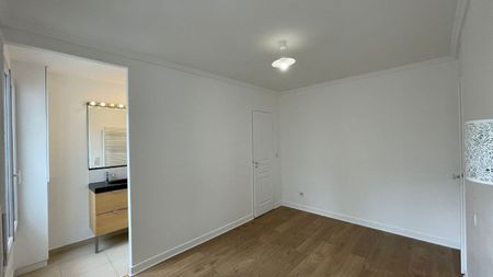 Location Appartement 5 pièces 107m² PARIS 8ème - Photo 2