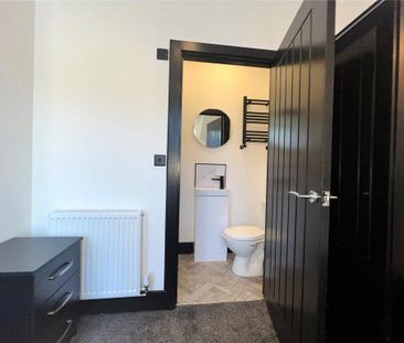 1 bedroom in a house share to rent - Photo 2