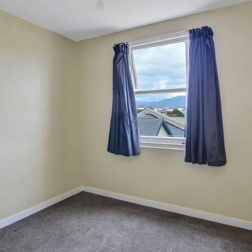 Tidy Flat Close To Town - Photo 1