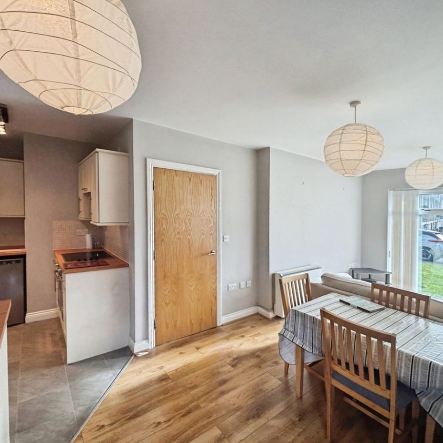 2 bedroom Flat To Let - Photo 1