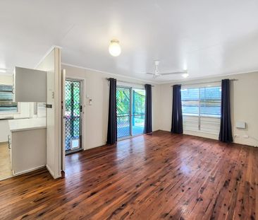 Located in a quiet cul-de-sac, family friendly area with convenient... - Photo 3