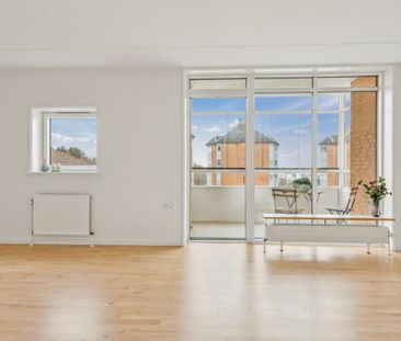 Nyrenoveret lejlighed med åben og lukket altan - Photo 3