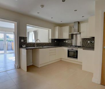 4 bedroom detached house to rent - Photo 6