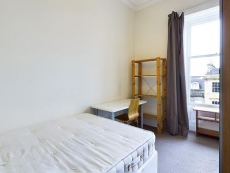 4 bedroom flat to rent - Photo 3