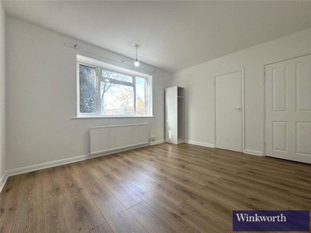 2 bedroom ground floor flat to rent - Photo 2