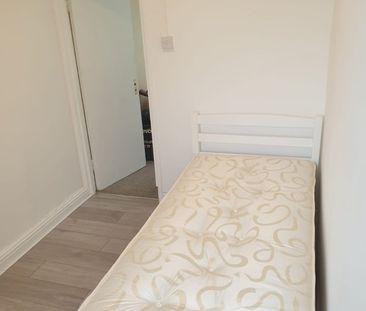 Room in a Shared House, Brigstocke Road, BS2 - Photo 2