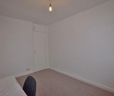 2 bedroom end of terrace house to rent - Photo 4