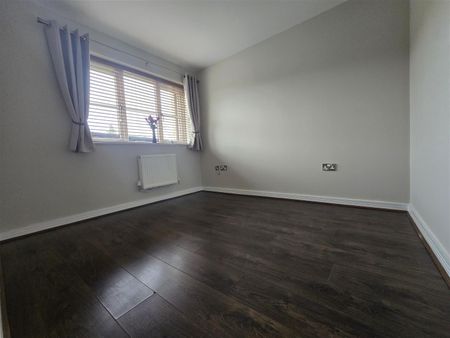 Groveside Park, Burnley - Photo 5